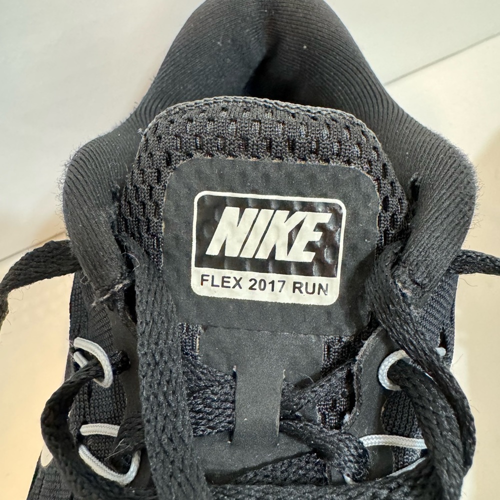 Nike Flex Run Women’s Size 6 Black Running Shoes with Fitsole cushioning - Picture 3 of 4